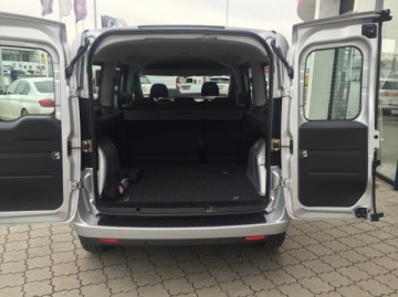 Fiat Doblo Maxi P.L. Combi 1.6 MTJ 105k sivá metalíza nové na predaj